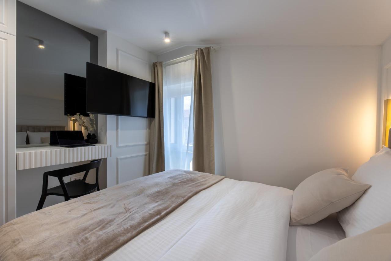Palace Luxury Rooms Split Exterior photo